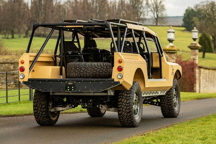 Hơn nữa, chiếc xe cũng chỉ có 275 km trên đồng hồ đo, thể hiện nó gần như còn mới nguyên, và thích hợp trở thành một chiếc xe sưu tập.