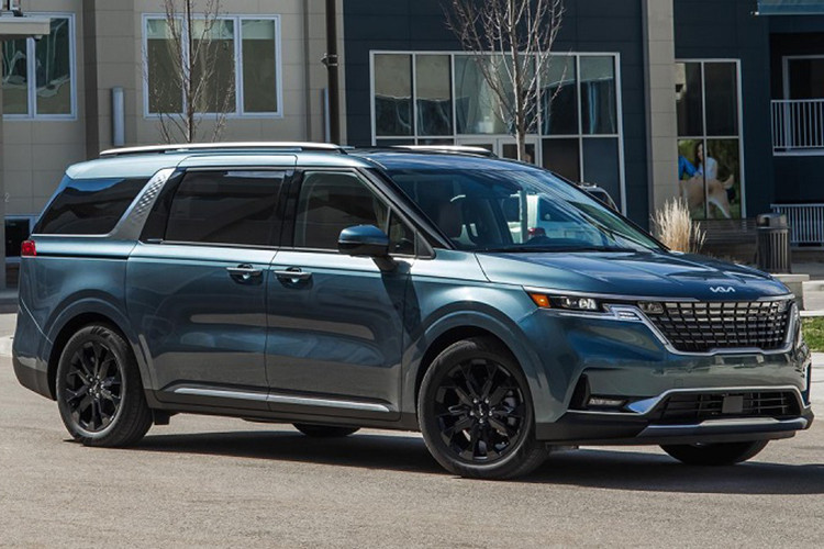 Được biết, sau khi nhận bàn giao chiếc xe Mercedes-Benz GLS 450 2021 chính hãng với giá 5 tỷ đồng vào đầu năm nay, Minh Hằng lại tiếp tục tậu thêm chiếc xe MPV Kia Carnival 2022 hoàn toàn mới này để có xe di chuyển khi đi diễn ở các tỉnh thành.