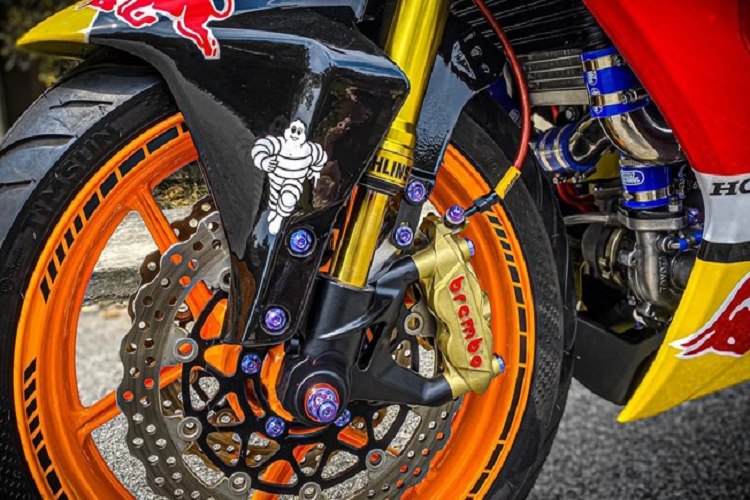 Ở trạng thái nguyên bản, Honda Winner X là một mẫu xe côn tay Underbone có thiết kế đẹp mắt, trang bị cơ bản như phuộc ống lồng trước, phuộc đơn phía sau cùng khối động cơ xy-lanh đơn, DOHC, dung tích 150cc, làm mát bằng dung dịch, sản sinh công suất cực đại 15,4 mã lực tại 9.000 vòng/phút và mômen xoắn cực đại 13,5 Nm tại tua máy 6.500 vòng/phút.