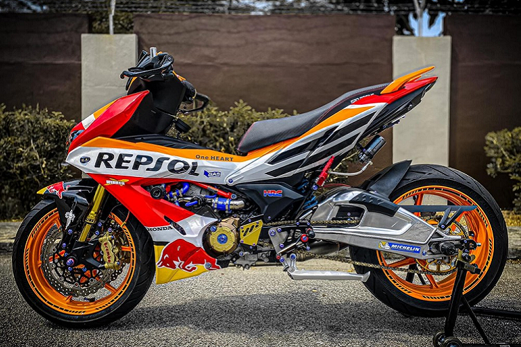 Những chiếc xe Underbone luôn là nguồn cảm hứng rất mãnh liệt cho người chơi và yêu dòng xe này. Mới đây, một bản độ từ chiếc Honda Winner X đời mới đã làm cả khu vực Đông Nam Á phải xôn xao vừa được hoàn thiện tại Malaysia.