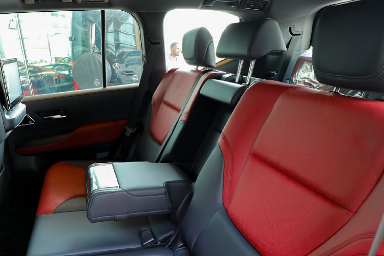 Đây là thị trường ra mắt mẫu xe SUV Toyota Land Cruiser 2022 đầu tiên trên thế giới. Được biết, Toyota Land Cruiser 2022 cũng đang “hot” tại thị trường Trung Đông vì số lượng xe nhập Nhật hiện tại chưa đáp ứng đủ nhu cầu từ khách hàng.