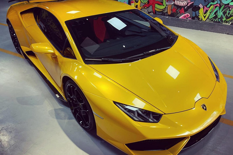 Trong 1 số video do bà Như chia sẻ, chiếc siêu xe Lamborghini Huracan không được để tại công ty mỹ phẩm của mình mà cất ở 1 garage riêng biệt. Vào cuối tháng 7, bà chủ mỹ phẩm này đã chia sẻ tình huống dở khóc dở cười khi thang sắt nặng hơn 50 kg của mình chủ yếu để giúp chiếc xe Lamborghini Huracan di chuyển từ garage ra đường dễ dàng đã bị ai đó lấy đi. 