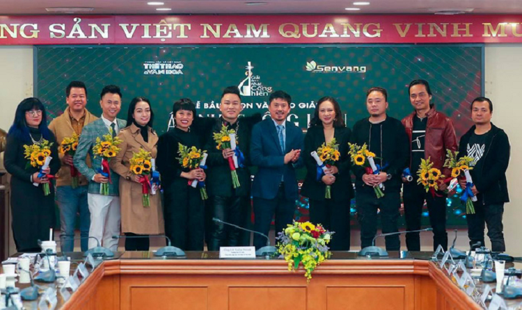 Tung Duong lap ky luc 13 lan nhan cup, De Choat gianh giai Cong hien-Hinh-2