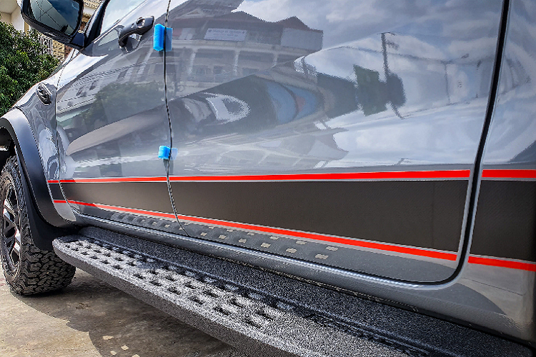 Không có thay đổi nào về Động cơ và Hệ truyền động. Xe vẫn sử dụng động cơ dầu 4cyl thẳng hàng, dung tích 2.0L tăng áp kép (biturbo) công nghệ EcoBlue TDCi cho công suất tối đa 210 mã lực và mô-men xoắn cực đại 500Nm. Sức mạnh được truyền xuống bốn bánh (4x4) thông qua hộp số tự động 10 cấp có lẫy chuyển số trên vô lăng, xe đi kèm với khóa vi sai cầu sau điện tử.