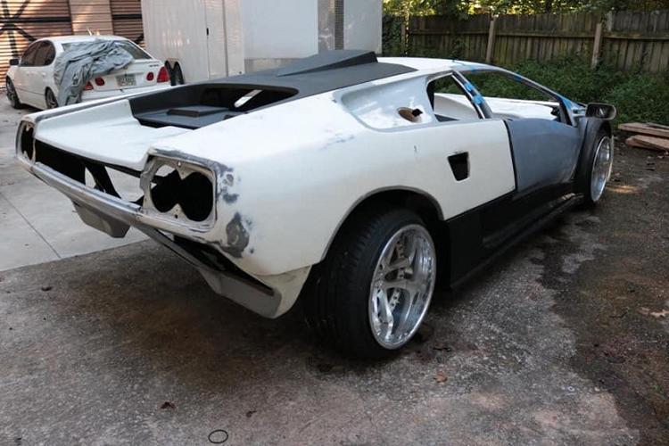 Do đó, giá xe Lamborghini Diablo nhái chào bán tới 30.000 USD này bị đánh giá là khá cao. Nếu mua chiếc xe này về, chủ nhân mới sẽ phải đầu tư thêm một số tiền không nhỏ nữa để hoàn thiện.