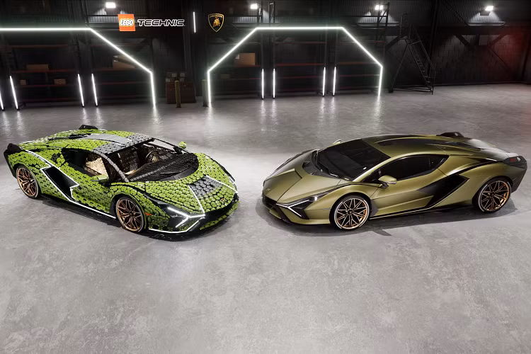 Lamborghini Sian là mẫu siêu xe được sản xuất giới hạn 63 chiếc trên toàn thế giới với giá bán khởi điểm gần 4 triệu USD. Xe được trang bị động cơ hệ thống truyền động mild-hybrid, gồm động cơ hút khí tự nhiên V12 6.5L có công suất 774 mã lực và một cụm mô-tơ điện hỗ trợ vận hành. Lamborghini Sian có thể tăng tốc 0-100 km/h trong 2,8 giây, trước khi đạt tốc độ tối đa 350 km/h.