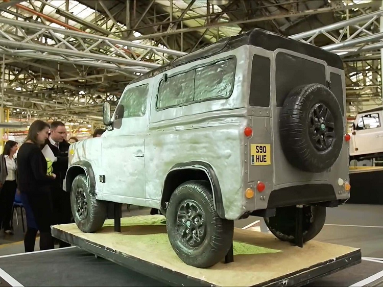 Chiec xe Land Rover Defender nay du cho 2.000 nguoi an no ne-Hinh-2