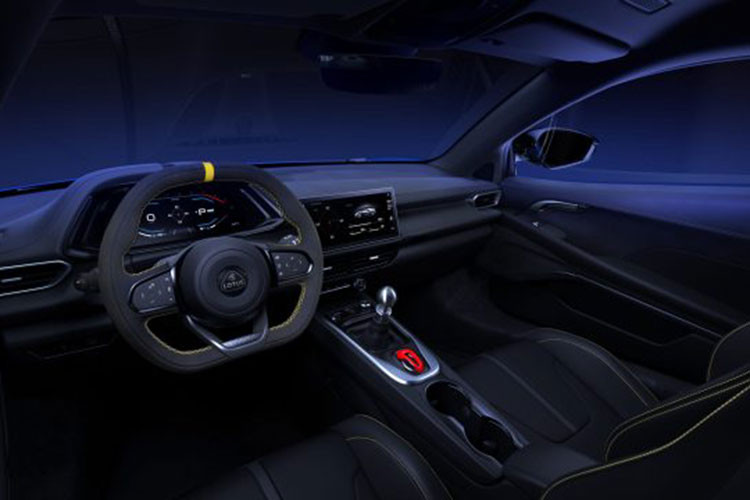 Mẫu xe được thiết lập với các tính năng và trang bị tập trung vào việc vận hành trên đường đua hơn với các chi tiết như các phần líp ốp mở rộng giúp tối ưu hóa tính khí động học cho xe. Ở phía sau, xe được trang bị cánh gió cỡ lớn giúp tăng lực ép cũng như giúp xe vận hành một cách ổn định ở tốc độ cao.