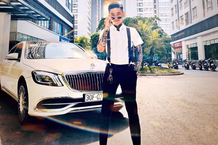 Vào tối ngày 5/10/2021, Công an huyện Gia Lâm, Hà Nội cho biết đơn vị đang điều tra làm rõ nguyên nhân tử vong của một nam thanh niên tên Hoàng Đức Nhân, 29 tuổi, quê Quảng Ninh, đã tử vong trong một chung cư trên địa bàn. Thông tin này đã nhanh chóng thu hút sự chú ý của cộng đồng mạng, không ít người tỏ ra tiếc thương cho chàng trai có biệt danh là Hoàng Tử Gió.