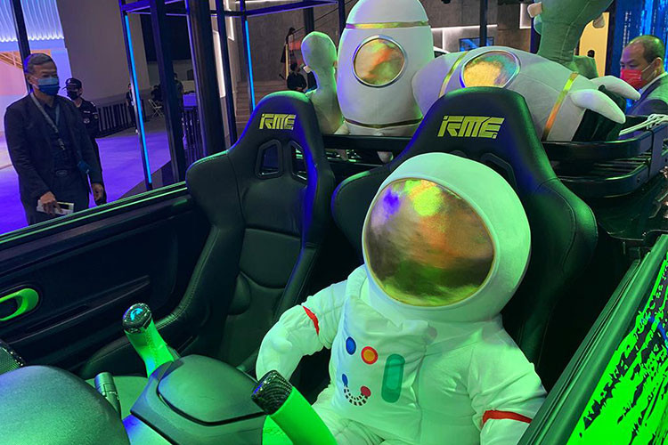 Tại vị trí vốn dành cho phần mui mềm, Roewe đã bổ sung một khay đỡ hàng hóa đủ lớn cho mọi thứ bạn cần trong một chuyến du lịch xuyên hành tinh.