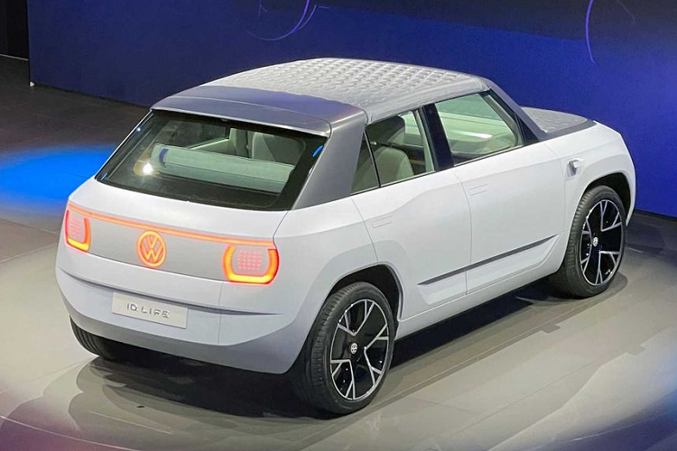 Theo Volkswagen, mẫu ID. Life được chế tạo theo triết lý bảo vệ môi trường. Chính vì vậy, toàn bộ vật liệu để chế tạo ra xe đều phải đáp ứng được yếu tố xanh, sạch và bền vững. Chúng bao gồm các loại sản phẩm tái chế như chai nhựa, vụn gỗ hay vải...