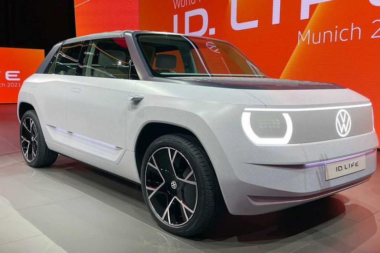 Về truyền động, mẫu xe điện Volkswagen ID. Life sử dụng nền tảng điện hoàn toàn MEB với trang bi một mô-tơ điện công suất 230 mã lực, đi kèm viên pin 57 kWh, cho phép xe tăng tốc từ 0 - 100 km/h trong 6,9 giây và phạm vi hoạt động là 400 km.