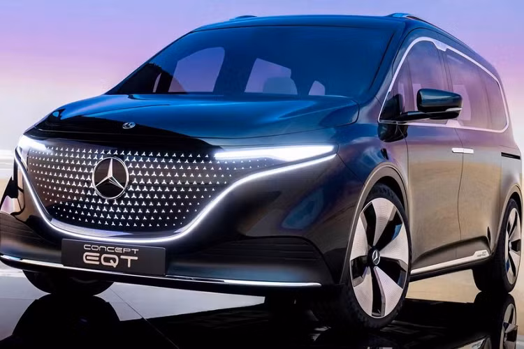 Vào hồi giữa tháng 4 vừa qua, hãng Mercedes-Benz đã chính thức vén màn mẫu sedan chạy điện hạng sang hoàn toàn mới mang tên EQS. Chẳng bao lâu sau đó, thương hiệu ngôi sao 3 cánh lại gây bất ngờ khi vén màn một mẫu ô tô chạy điện nữa mang tên EQT. Đây là thành viên mới của dòng xe ôtô điện Mercedes-Benz EQ, sau EQC, EQV, EQA, EQB và EQS.