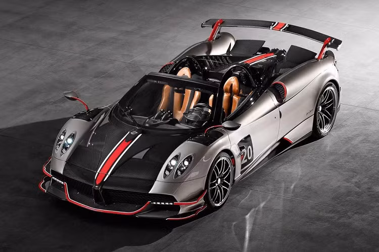 Huayra Roadster BC Supernova vẫn được trang bị động cơ AMG V12 6.0L, công suất 800 mã lực, mô-men xoắn cực đại 1.050 Nm. So với bản Huayra Roadster BC Coupe, siêu xe này mạnh hơn 50 mã lực và 28 Nm. Sức mạnh của Huayra Roadster BC truyền tới trục bánh sau qua hộp số tuần tự Xtrac 7 cấp cùng ly hợp đơn.