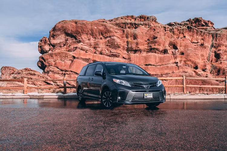 Ngoài Toyota Sienna, đội ngũ Oasis Camper Vans này còn thực hiện chuyển đổi nhiều mẫu xe khác như Dodge Grand Caravan, Honda Odyssey, và Chrysler Pacifica.