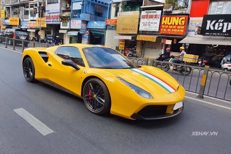Ferrari 488 Spider - Sieu xe mui tran phu hop voi dai gia Viet