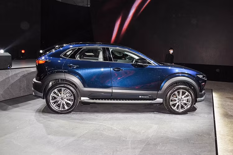 Tại thị trường Trung Quốc, giá xe Mazda CX-30 2022 phiên bản chạy điện dao động từ 159.800 - 201.800 Nhân dân tệ (khoảng 559 - 706 triệu đồng).