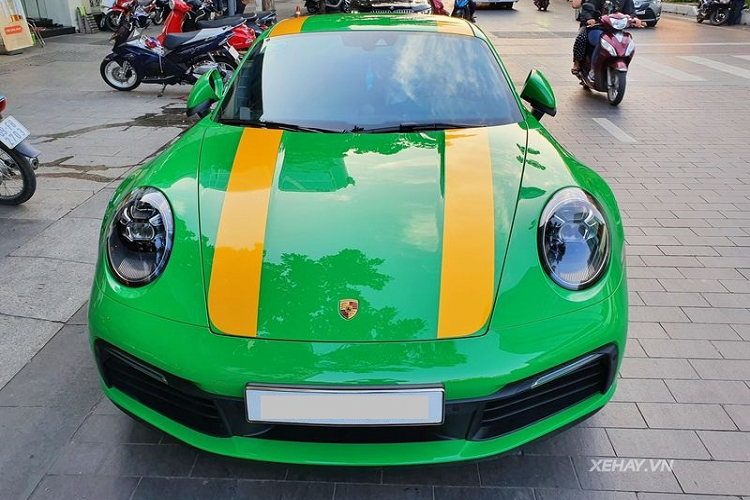 Cung cấp sức mạnh cho Porsche 911 Carrera S 2020 là cỗ máy tăng áp kép 3.0L 6 xi-lanh sản sinh công suất 450 mã lực.