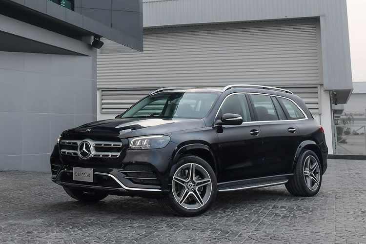 Đúng như tên gọi, điểm khác biệt nhất của mẫu xe SUV Mercedes-Benz GLS 350 d 4MATIC Premium so với các phiên bản GLS chạy xăng chính nằm dưới nắp ca-pô. Mẫu xe này sử dụng động cơ I6 dầu 2.9L kết hợp công nghệ Hybrid Mileage, 48V EQ Boost, sản sinh công suất tối đa 282 mã lực và 600 Nm mô-men xoắn.