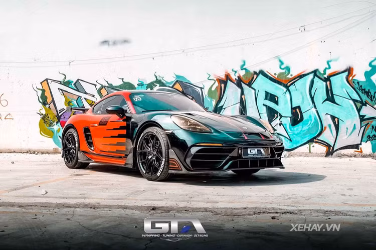 Cũng giống như các Bimmer, thay vì sở hữu một chiếc M4 hoặc M5, những tay chơi thường lựa chọn việc độ từ dòng 4-Series hoặc 5-Series lên body-kit M4 hoặc M5 thì chiếc Porsche 718 Cayman độ khủng này cũng không hề kém cạnh.