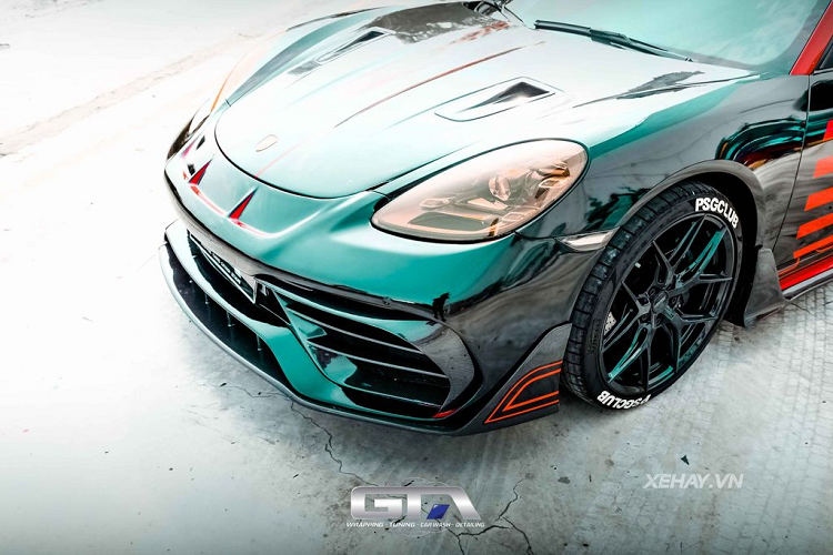 Ít ai có thể ngờ rằng Porsche 718 Cayman có thể tăng tốc từ 0-100 km/giờ chỉ trong 4,7 giây trước khi đạt tốc độ tối đa 275 km/giờ. Tịa Việt nam, giá xe Porsche 718 Cayman phiên bản mới nhất bán ra chính hãng khoảng 4,5 tỷ đồng.