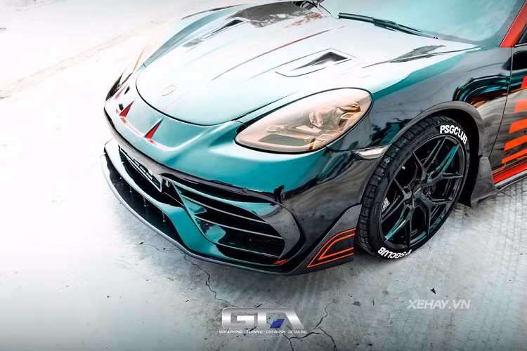 Ít ai có thể ngờ rằng Porsche 718 Cayman có thể tăng tốc từ 0-100 km/giờ chỉ trong 4,7 giây trước khi đạt tốc độ tối đa 275 km/giờ. Tịa Việt nam, giá xe Porsche 718 Cayman phiên bản mới nhất bán ra chính hãng khoảng 4,5 tỷ đồng.