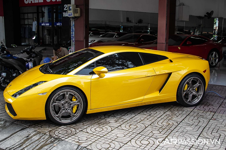 Chiếc xe này mang trên mình một số chi tiết độ cực kỳ ấn tượng như bộ mâm được cấu tạo từ 3 mảnh V.I.P Edition, trong nhánh AP3LX. Phiên bản V.I.P được thiết kế lại với các cấu hình chấu mới, thiết kế trục mâm cũng như các bề mặt lắp ráp, từ đó tạo ra mẫu mâm hoàn toàn mới lạ. Để sở hữu bộ mâm “hàng thửa” này, chủ sở hữu đã phải bỏ ra số tiền lên tới gần 400 triệu Đồng.