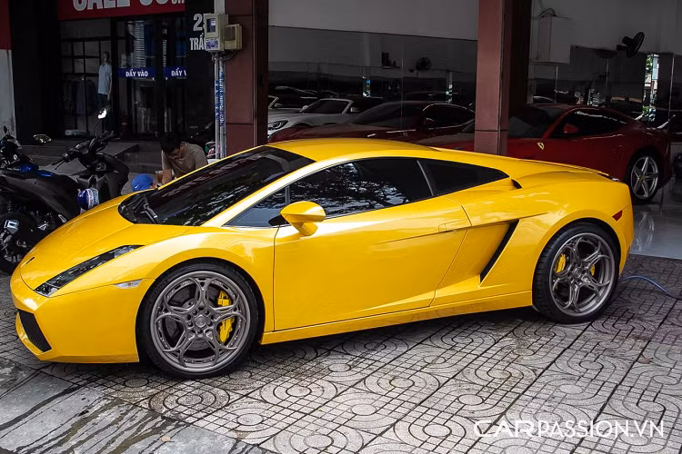 Chiếc xe này mang trên mình một số chi tiết độ cực kỳ ấn tượng như bộ mâm được cấu tạo từ 3 mảnh V.I.P Edition, trong nhánh AP3LX. Phiên bản V.I.P được thiết kế lại với các cấu hình chấu mới, thiết kế trục mâm cũng như các bề mặt lắp ráp, từ đó tạo ra mẫu mâm hoàn toàn mới lạ. Để sở hữu bộ mâm “hàng thửa” này, chủ sở hữu đã phải bỏ ra số tiền lên tới gần 400 triệu Đồng.