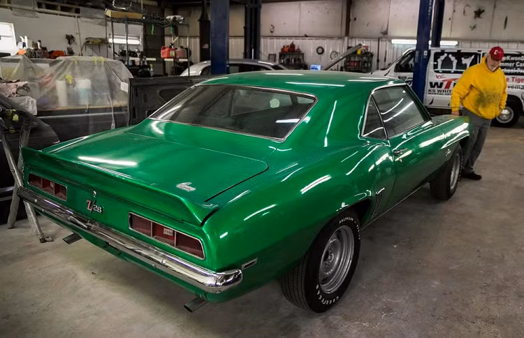Chu nhan may man doan tu voi Chevrolet Camaro 1969 sau 17 nam-Hinh-3