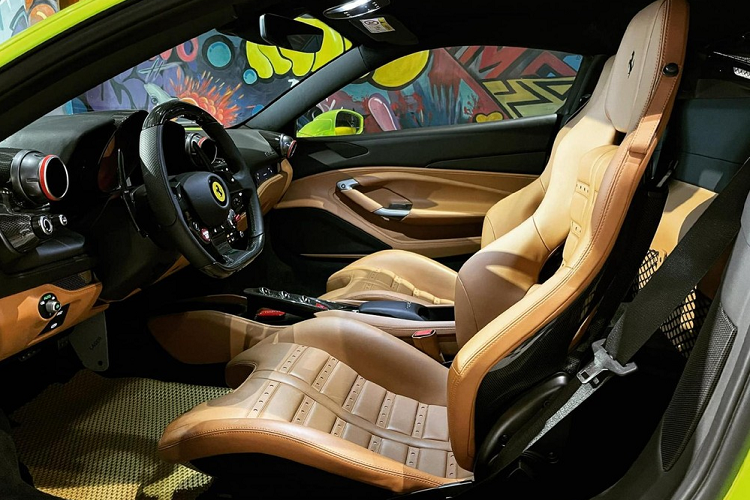 Được biết, chiếc siêu xe Ferrari F8 Tributo mới thay áo xanh neon trước đó định cư ở Thành phố Vũng Tàu, tỉnh Bà Rịa - Vũng Tàu, nhưng hiện không rõ đã đổi chủ hay chưa. Ferrari tại Việt Nam hé lộ giá lăn bánh Ferrari F8 Tributo tại Việt Nam trên 23,2 tỷ đồng. Còn ở tại thị trường nước ngoài, siêu xe Ferrari F8 Tributo giá khởi điểm 6,5 tỷ đồng.