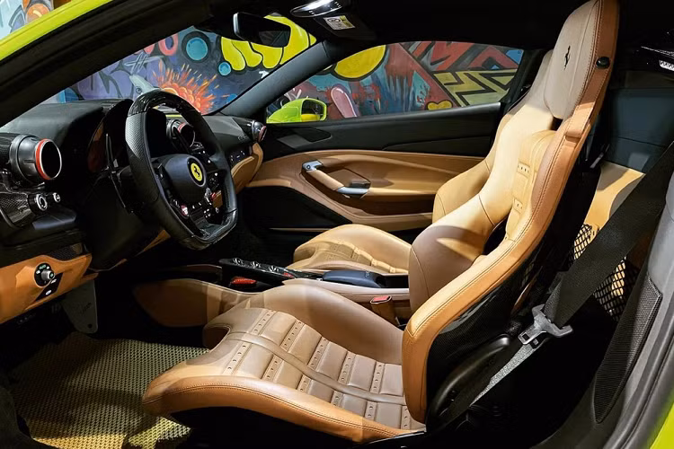 Được biết, chiếc siêu xe Ferrari F8 Tributo mới thay áo xanh neon trước đó định cư ở Thành phố Vũng Tàu, tỉnh Bà Rịa - Vũng Tàu, nhưng hiện không rõ đã đổi chủ hay chưa. Ferrari tại Việt Nam hé lộ giá lăn bánh Ferrari F8 Tributo tại Việt Nam trên 23,2 tỷ đồng. Còn ở tại thị trường nước ngoài, siêu xe Ferrari F8 Tributo giá khởi điểm 6,5 tỷ đồng.