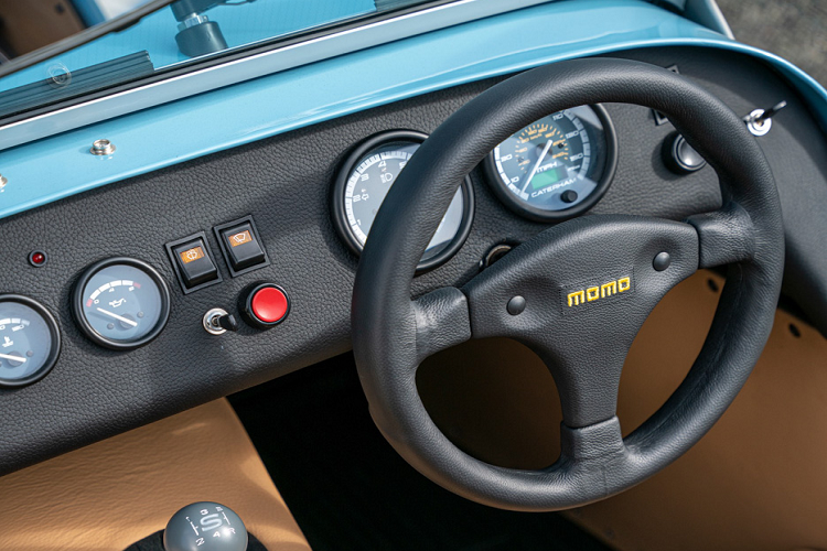 Phiên bản 170R được chế tạo với mục tiêu tập trung vào hiệu năng và sử dụng trên đường đua. Chiếc xe vẫn được trang bị màn hình hiển thị thông tin và được bổ sung thêm ghế đua, dây đai an toàn đa điểm, hệ thống treo cứng hơn và bộ vi sai chống trượt. Chỉ có phiên bản 170R mới có thể đạt được trọng lượng cực nhẹ chỉ 440 kg. Theo công bố của Caterham, mẫu xe 170R có tỷ suất mã lực trên tấn là 190 mã lực trên một tấn. Phiên bản 170S nặng hơn 50 kg với tỷ suất mã lực trên tấn là 180 mã lực trên một tấn.