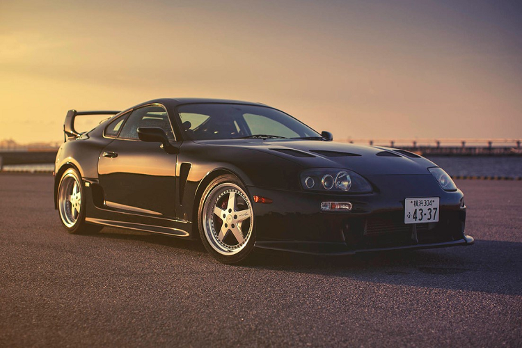 Xe với hàng loạt nâng cấp dành cho xe đua như hỗ hút khí trên nắp ca-pô, bộ bodykit khi động học, thân xe được gia cố bằng khung sắt trong cabin... Động cơ I6 3.0L cung cấp cho TRD 3000GT công suất 328 mã lực cùng mô-men xoắn 43Nm, vận tốc tối đa lên đến 290 km/h.