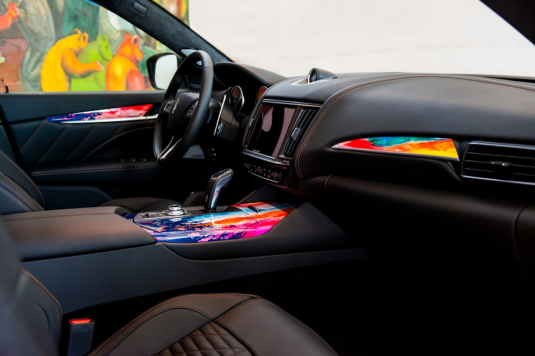 Maserati Levante hạng sang được biết đến là mẫu SUV đầu tiên của Maserati. Levante là một mẫu xe phá vỡ mọi rào cản, giới hạn đối với những người mê xe về định của của một chiếc Maserati truyền thống. Thương hiệu cũng đồng thời ra mắt nhiều phiên bản khác nhau để đem tới cho khách hàng nhiều sự lựa chọn. Levante Trofeo là phiên bản cao cấp bậc nhất với trang bị động cơ V8 có công suất 580 mã lực từ đó đem lại trải nghiệm về hiệu năng kết hợp xử lý ấn tượng hơn nhằm tạo cảm giác thú vị cho người cầm lái.