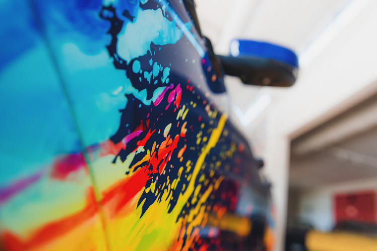 Ngoại thất của phiên bản đặc biệt này được sơn màu Blu Stradale cùng với nhiều mảng màu phá cách cùng các chi tiết nổi bật trong khoang nội thất, bảng điều khiển trung tâm và bảng điều khiển cũng được phối với những chi tiết đặc biệt từ đó tạo nên một chiếc Maserati phiên bản đặc biệt và bùng nổ với những ý tưởng sáng tạo từ mọi góc nhìn.