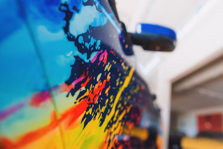 Ngoại thất của phiên bản đặc biệt này được sơn màu Blu Stradale cùng với nhiều mảng màu phá cách cùng các chi tiết nổi bật trong khoang nội thất, bảng điều khiển trung tâm và bảng điều khiển cũng được phối với những chi tiết đặc biệt từ đó tạo nên một chiếc Maserati phiên bản đặc biệt và bùng nổ với những ý tưởng sáng tạo từ mọi góc nhìn.