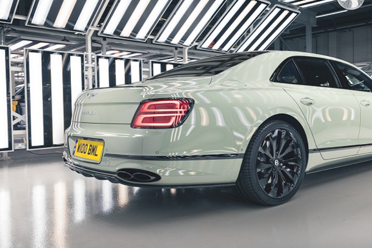 Nhóm thiết kế của thương hiệu xe sang Bentley cũng cho biết có đến 15 tùy chọn màu với tuổi đời hơn 50 năm vẫn đang nằm trong danh mục của chương trình cá nhân hóa Mulliner.