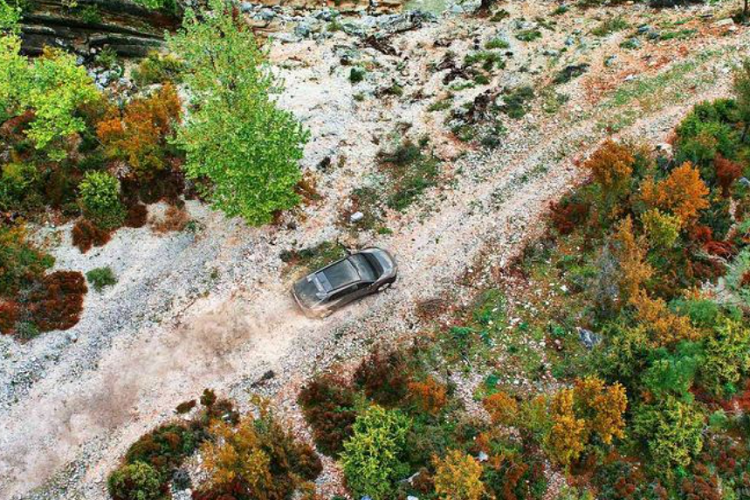 Subaru cũng cho biết Solterra thuần điện này sở hữu không gian nội thất yên tĩnh, rộng rãi và được trang bị đầy đủ tiện nghi.