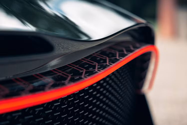 Khi Bugatti giới thiệu La Voiture Noire, có tin cho rằng Ronaldo là chủ nhân của siêu phẩm. Tuy nhiên, siêu sao người Bồ Đào Nha chỉ đứng sau chiếc Centodieci có giá 10 triệu USD. Còn chủ nhân thật sự của La Voiture Noire vẫn chưa được tiết lộ.