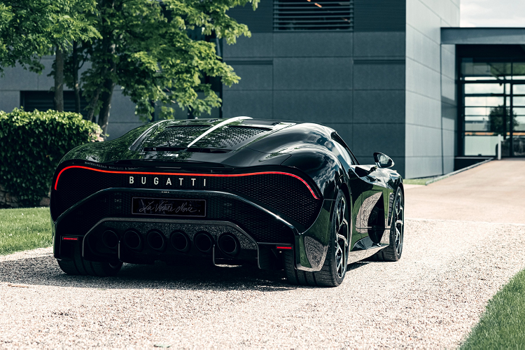 La Voiture Noire (có nghĩa là xe màu đen trong tiếng Pháp) được tạo ra để tưởng nhớ đến chiếc Type 57 SC Atlantic của Jean Bugatti. Có duy nhất một chiếc được sản xuất, siêu xe Bugatti La Voiture Noire vẫn phải trải qua đủ các bài thử nghiệm, kiểm tra của hãng xe Pháp.