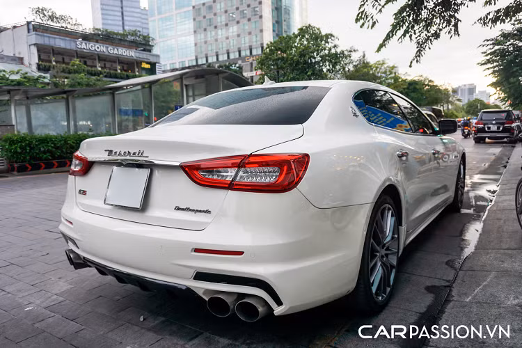 “Trái tim” của Maserati Quattroporte GTS là khối động cơ V8 có dung tích 3.8 lít do Ferrari sản xuất, có khả năng sản sinh công suất tối đa 523 mã lực và mô-men xoắn cực đại đạt mức 710 Nm. Mẫu sedan hạng sang mạnh mẽ này chỉ mất 4,7 giây để tăng tốc từ 0-100 km/h trước khi đạt tốc độ tối đa 310 km/h.