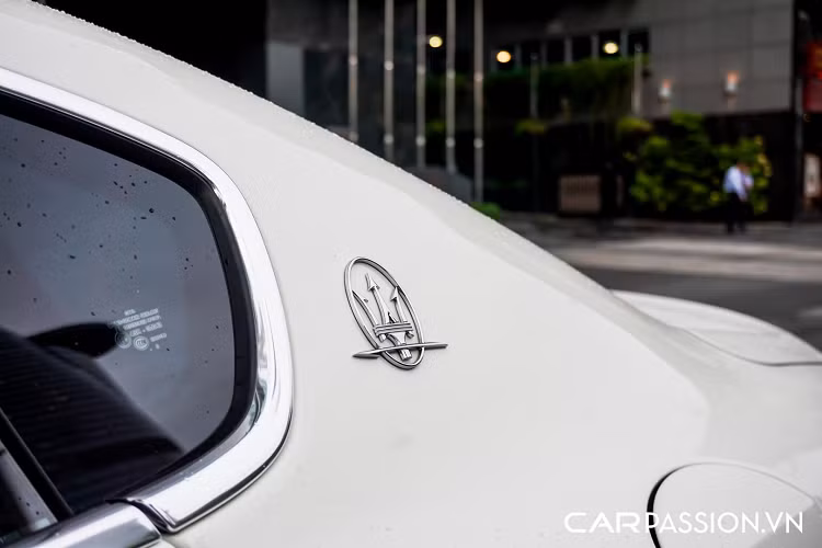 Xuất hiện trong bài viết là chiếc Maserati Quattroporte bản GTS "hàng hiếm" tại Việt Nam, xe đã được một người chơi xe tại Sài thành nâng cấp với bộ ống xả hoàn toàn mới có giá bán lên đến hàng trăm triệu đồng và racechip của nhà độ nổi tiếng Novitec Group. Bên cạnh người anh em Quattroporte GTS Nerissimo Edition được sản xuất giới hạn 50 chiếc trên toàn cầu, biến thể GTS chính là phiên bản cao cấp nhất hiện đang được phân phối chính hãng tại Việt Nam khoảng 12 tỷ đồng.