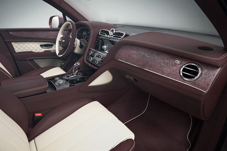 Với bộ phận Mulliner, cụ thể là chương trình Personal Commissioning Guide, chủ sở hữu của SUV siêu sang Bentley Bentayga có thể chỉ định một cấu hình theo ý thích, thể hiện cá tính của mình.