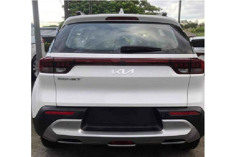 Xe dùng động cơ Smartstream 1.5L, cho công suất 113 mã lực và mô-men xoắn 144Nm giống các phiên bản còn lại, đi kèm là hộp số sàn 6 cấp và CVT.