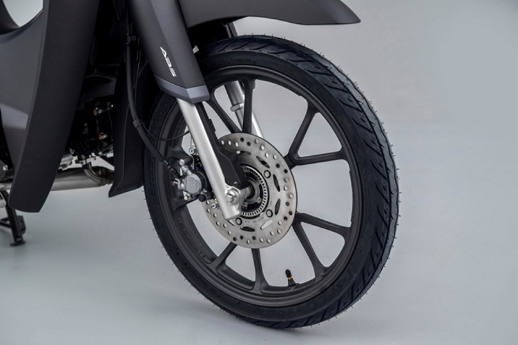 Trái tim của xe vẫn là khối động cơ xylanh đơn, 4 kỳ, dung tích 123,94cc, làm mát bằng không khí, bộ phun xăng điện tử PGM-FI, mang lại khả năng vận hành mạnh mẽ và tiết kiệm nhiên liệu.