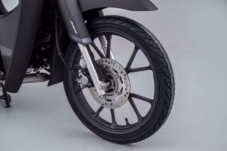 Trái tim của xe vẫn là khối động cơ xylanh đơn, 4 kỳ, dung tích 123,94cc, làm mát bằng không khí, bộ phun xăng điện tử PGM-FI, mang lại khả năng vận hành mạnh mẽ và tiết kiệm nhiên liệu.