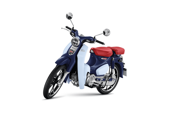 Hôm nay, Honda Việt Nam vừa chính thức giới thiệu phiên bản mới cho "biểu tượng huyền thoại" Super Cub tại Việt Nam. Theo đó, Honda Super Cub C125 mới tại Việt Nam sẽ được bổ sung thêm phiên bản màu Đen nhám Đặc biệt bên cạnh bản Tiêu chuẩn với các màu sắc như Xanh Trắng nhạt, Xanh Trắng đậm và Đỏ Trắng.