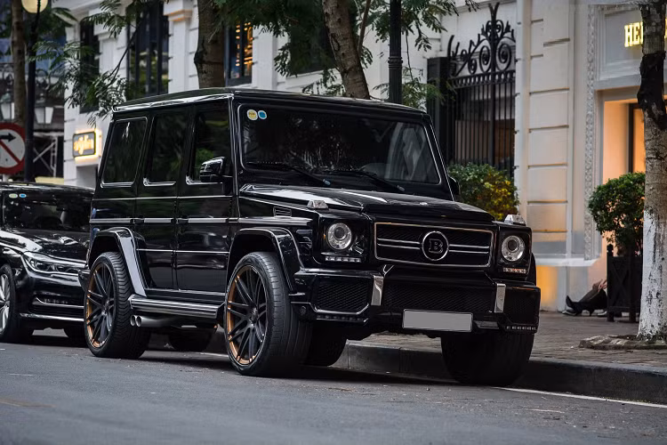 Hiện chưa rõ chi phí cho lần lột xác khoang lái của chiếc xe Mercedes-AMG G63 này và liệu rằng ngoại hình của xe có được độ body kit của Brabus hay không.