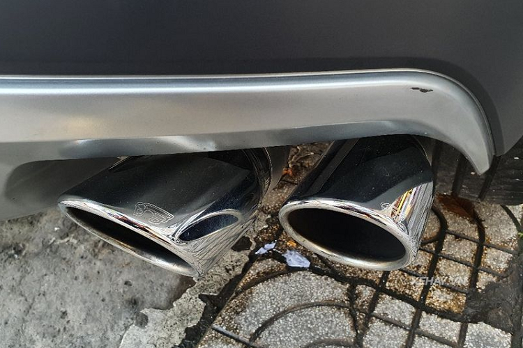 Khác với những chú ‘bò chiến’ thường thấy, động cơ của Urus đã được đặt ở phía trước, trục cơ sở được kéo dài ra, đồng thời khoảng sáng gầm xe cũng lớn hơn rất nhiều (tối đa tới 25cm).