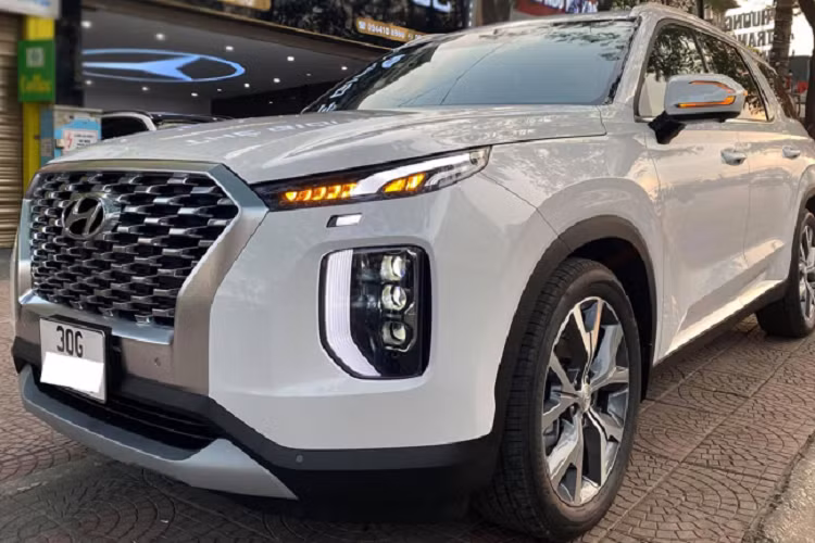 Vào giữa năm 2019, đã có một lô xe SUV Hyundai Palisade được TC Motor âm thầm đưa về nước, nhưng mãi đến nay dòng xe vẫn chưa có kế hoạch phân phối chính hãng tại thị trường Việt. Theo tìm hiểu, lô xe Hyundai Palisade trước đó được TC Motor đưa về nước nhằm phục vụ làm phương tiện di chuyển cho nội bộ TC Motor như các giám đốc đại lý hay những nhân sự cấp cao.